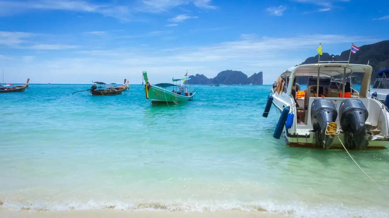Phi Phi Andaman Beach Resort  Пхипхи